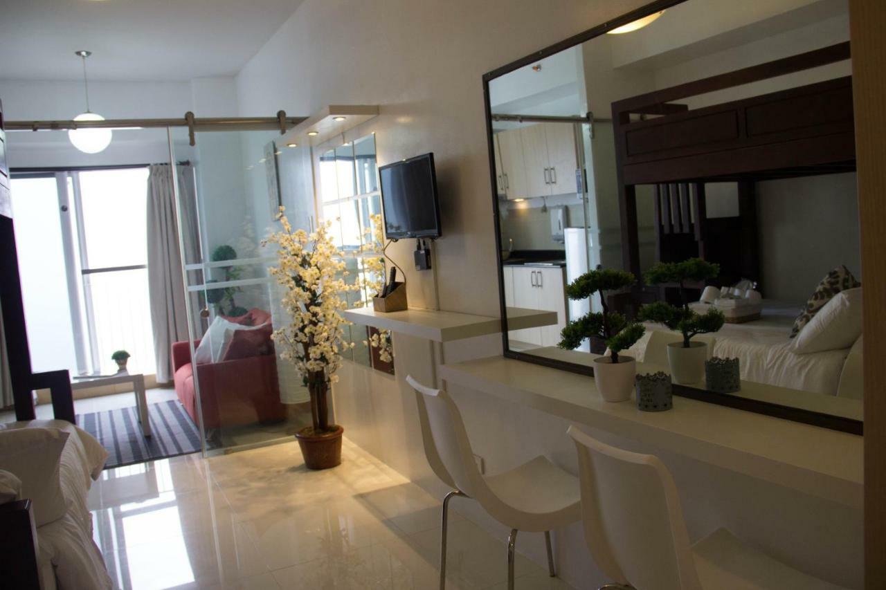 Smdc Wind Residences Tagaytay With Balcony 19Th Floor Tagaytay City Esterno foto
